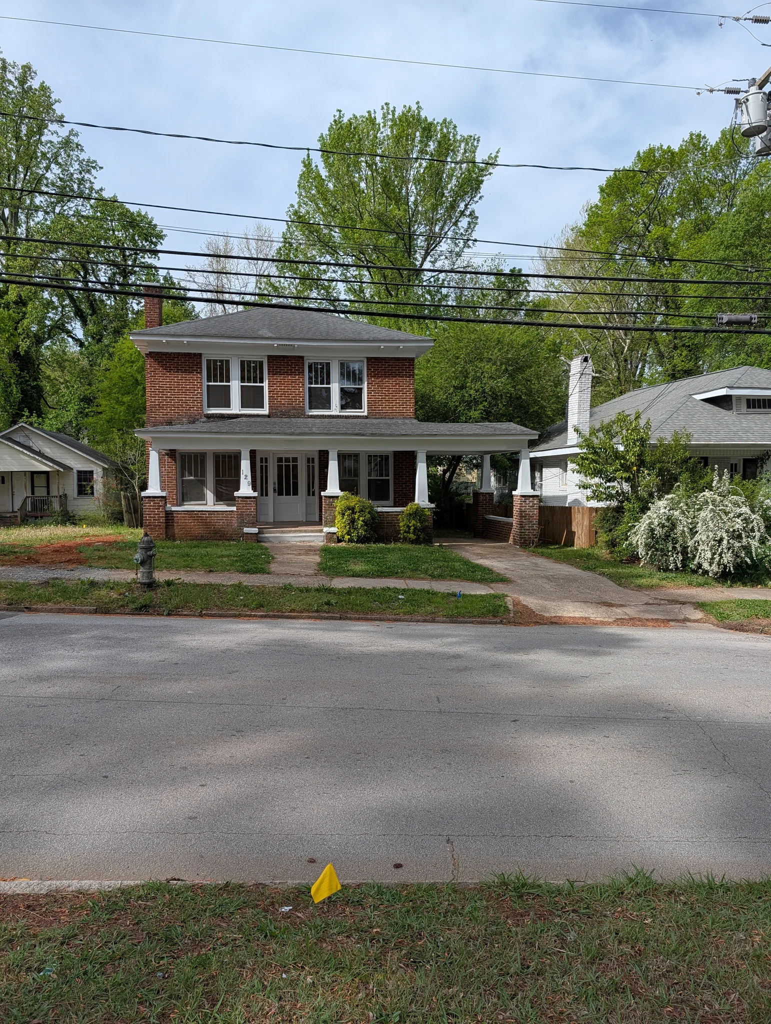 Salisbury House: 129 E 11th St