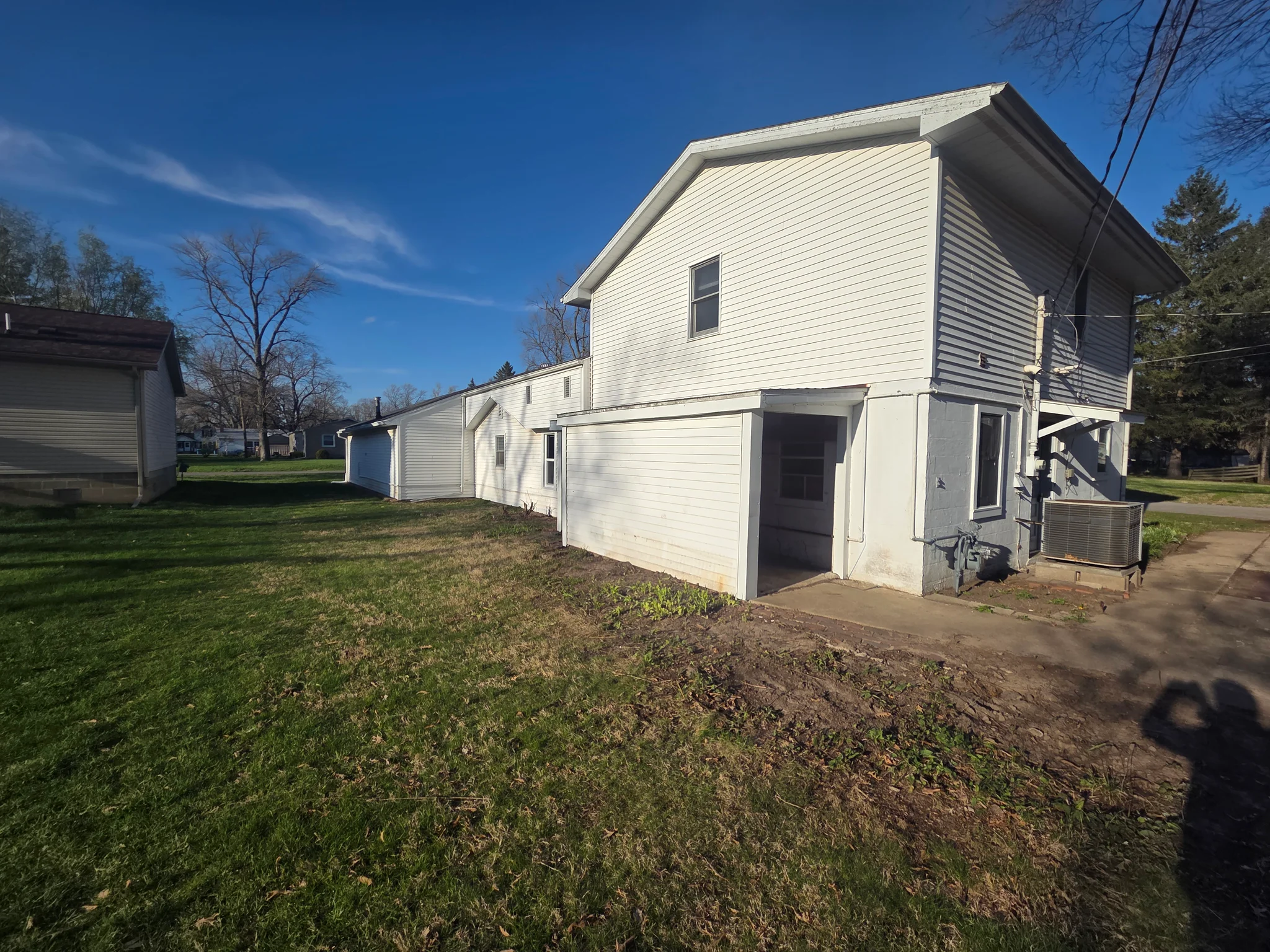 Pontiac House: 120 Aerl St