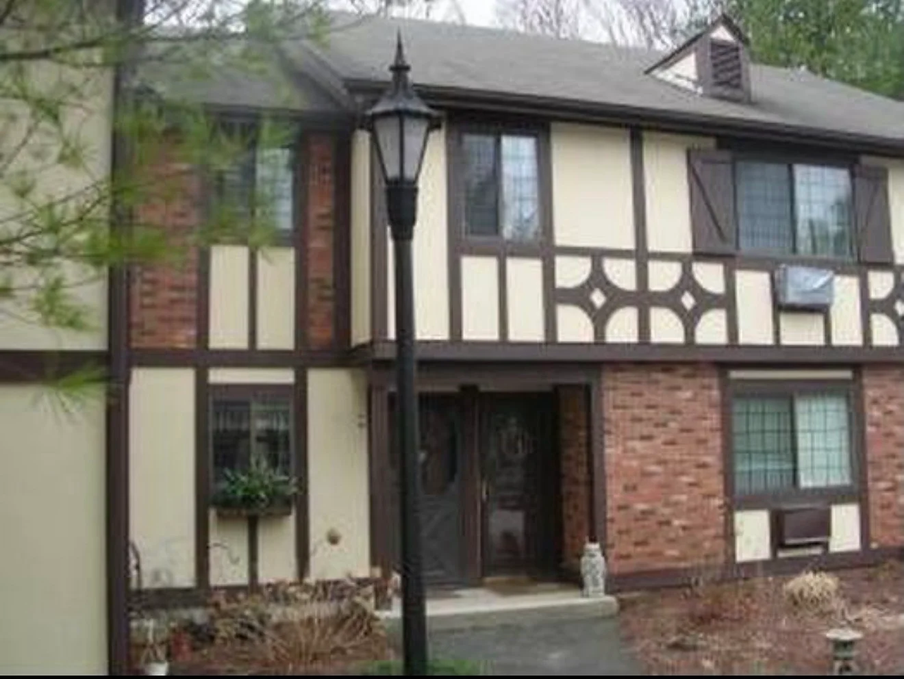 Brookfield Condo: 14 Eden Ct