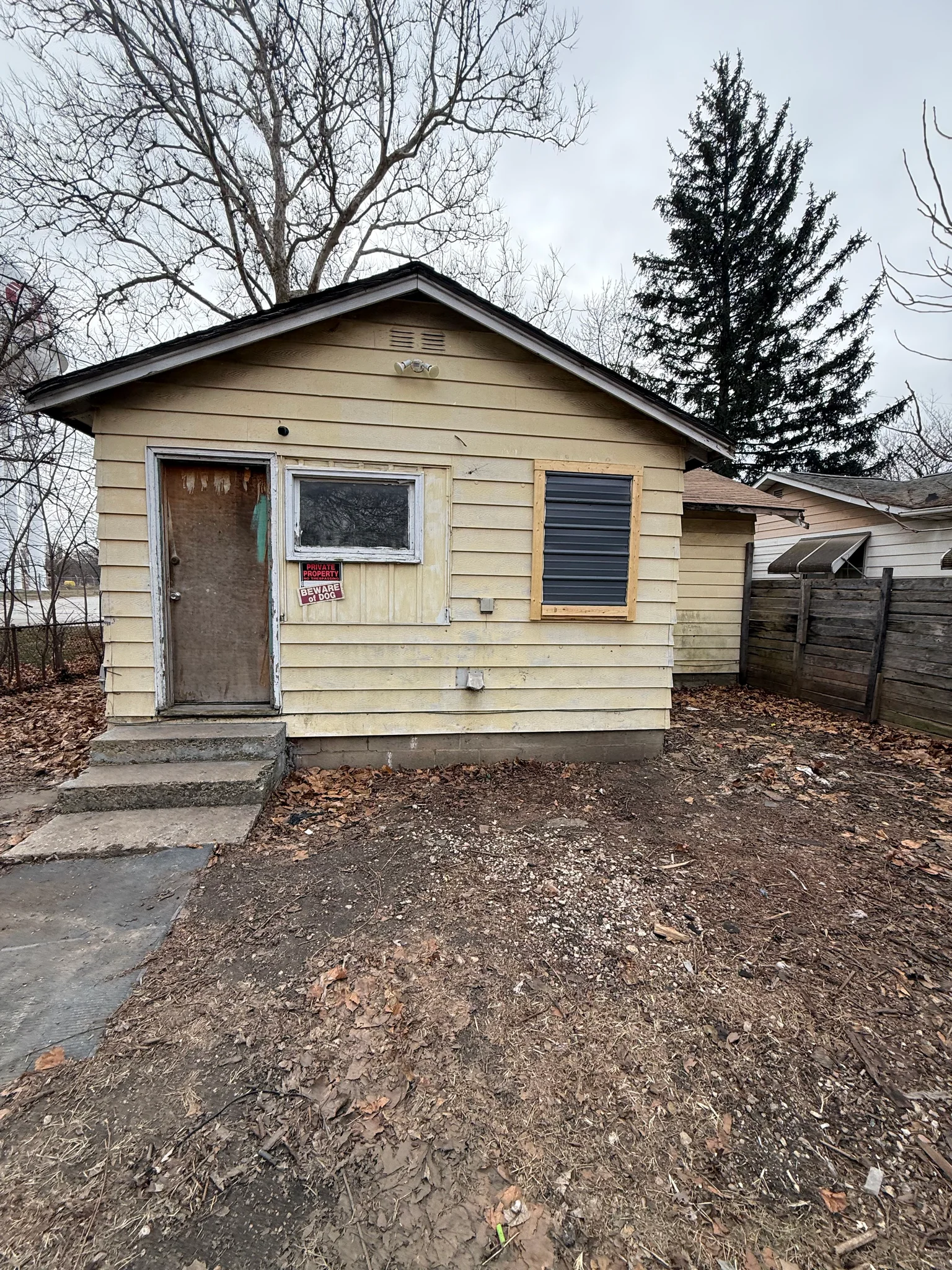 Decatur House: 1028 E Garfield Ave