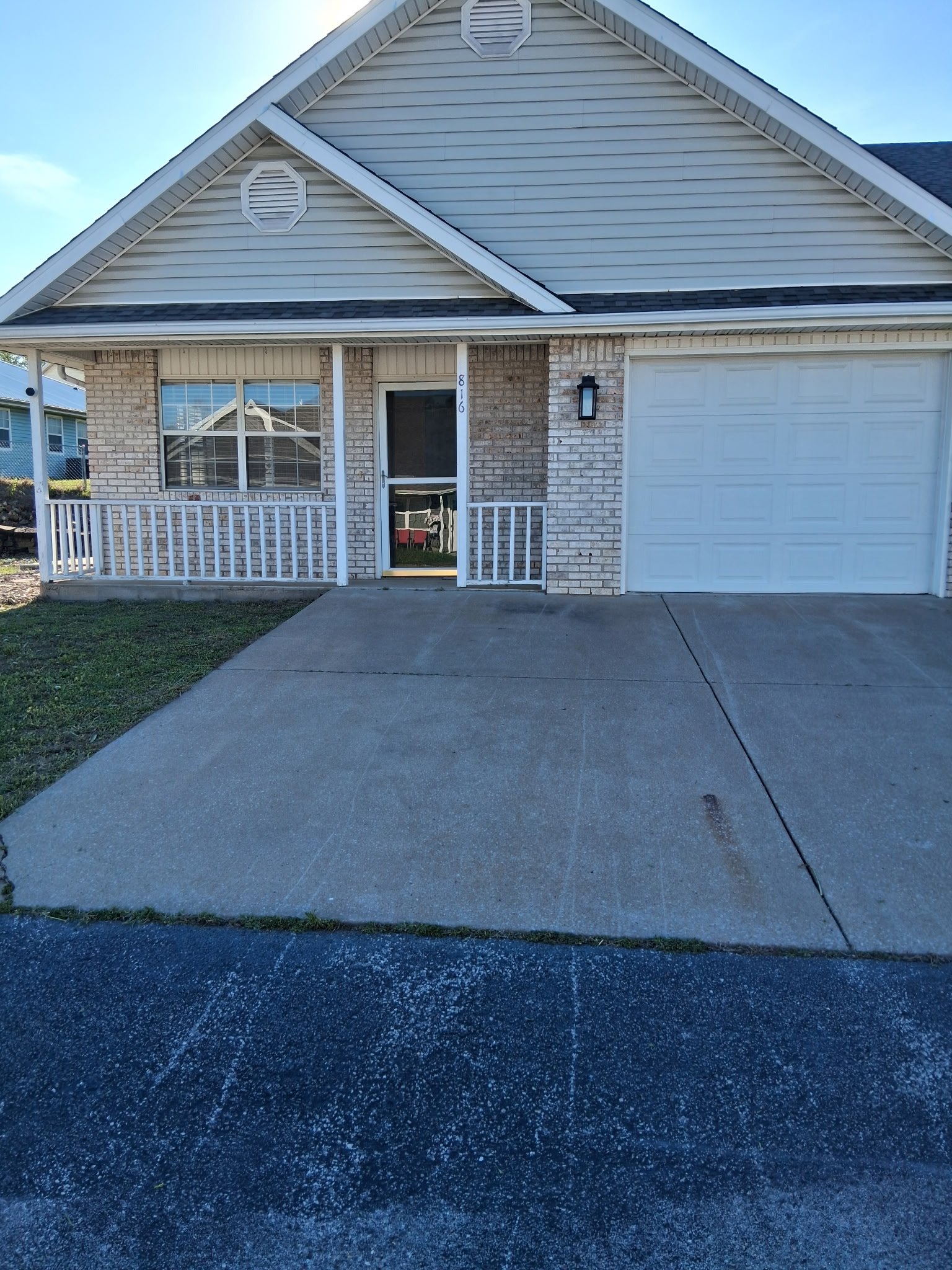 Joplin Townhome: 816 S Greenwood Dr