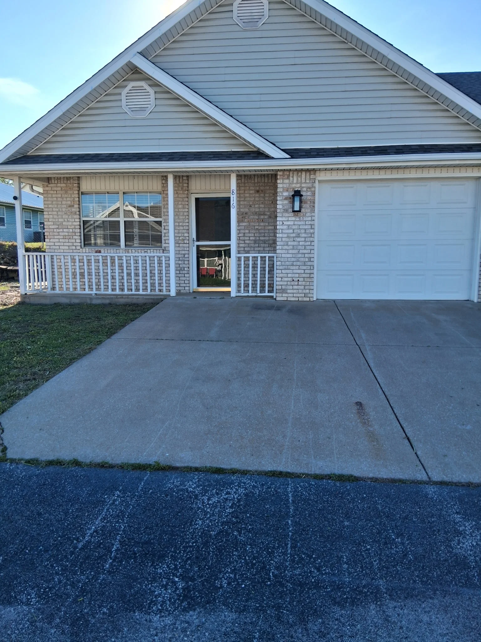 Joplin Townhome: 816 S Greenwood Dr