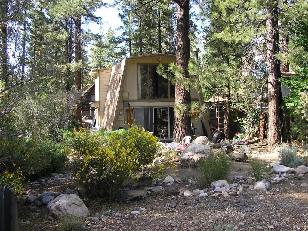 Big Bear City House: 2037 Fox Ln