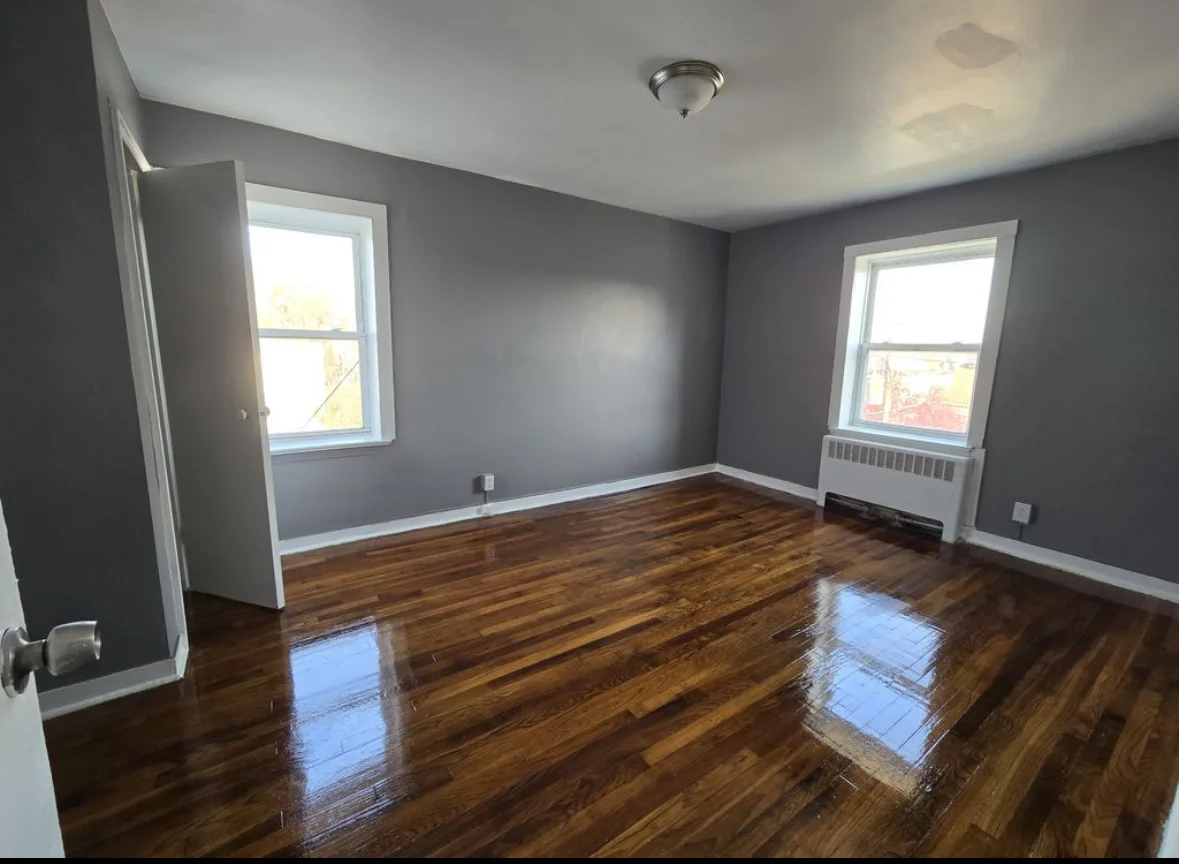 Newark Apartment: 67 Lincoln Ave