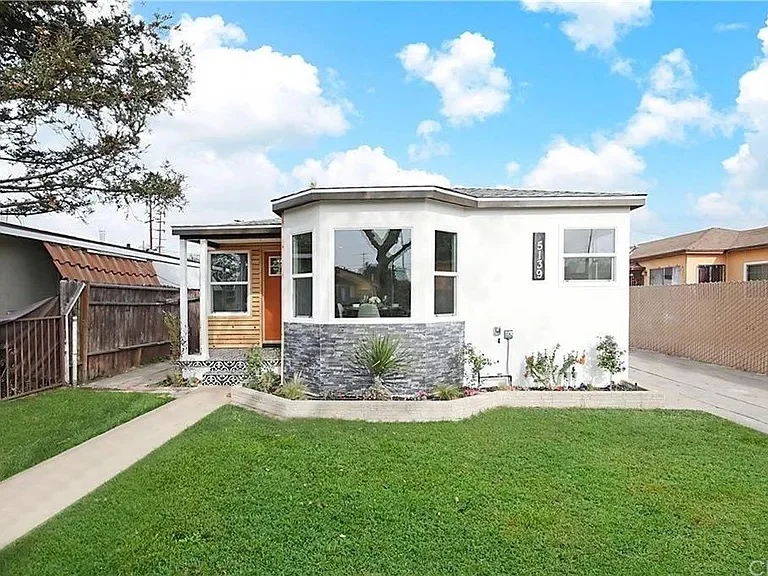 South Gate House: 5139 McCallum Ave