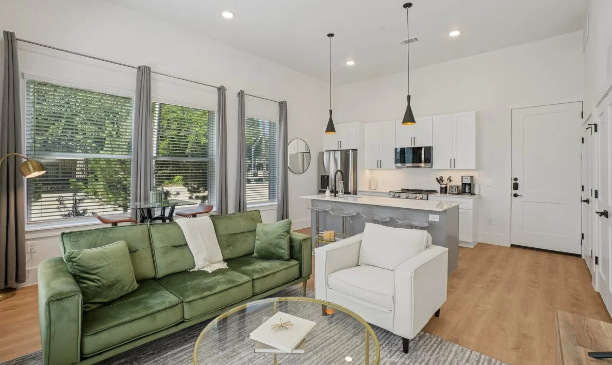 Dallas Apartment: 6418 Maple Ave