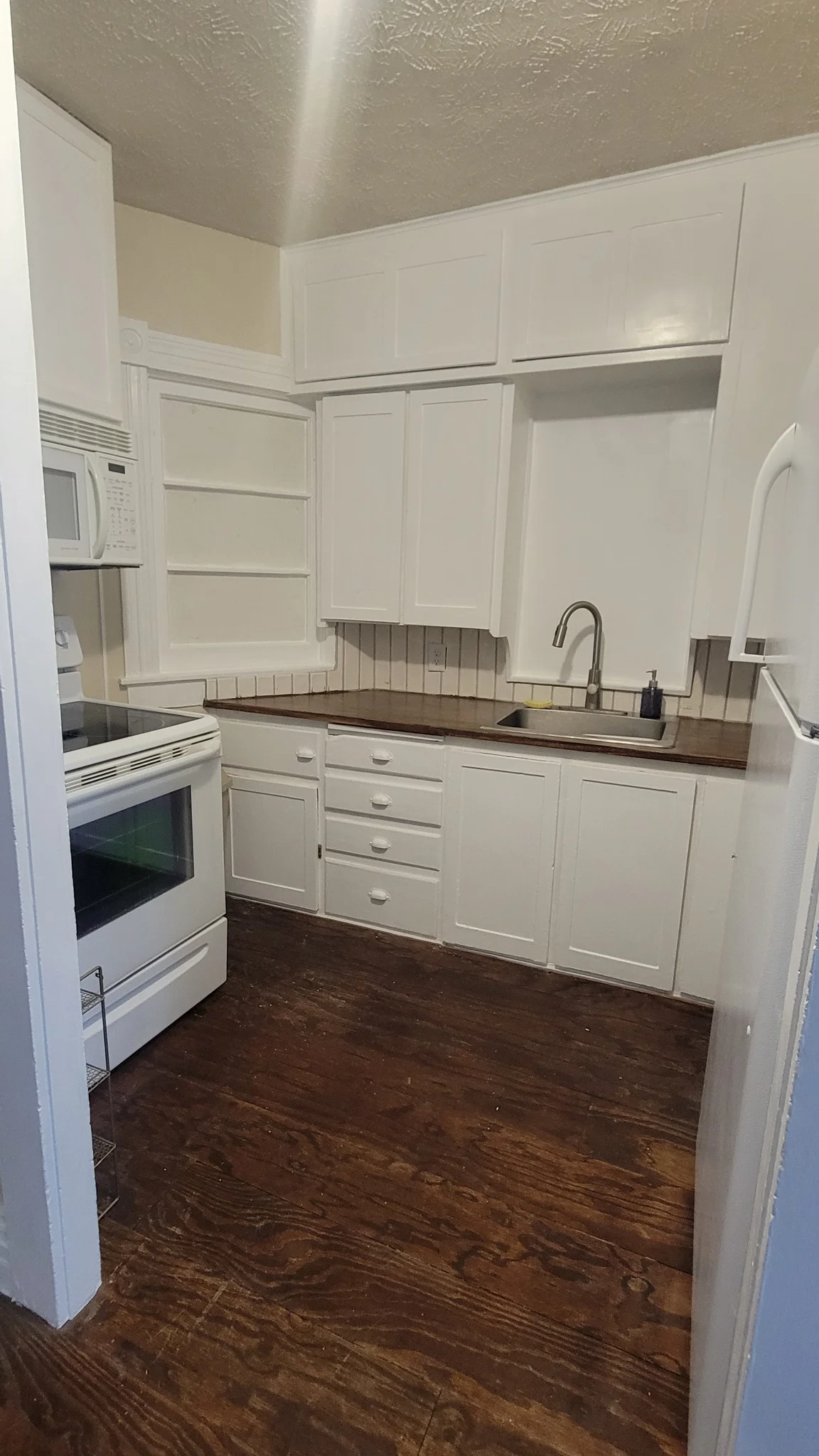 Lincoln Apartment: 4825 Calvert St