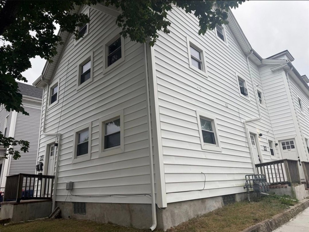 New Bedford Apartment: 263 Acushnet Ave
