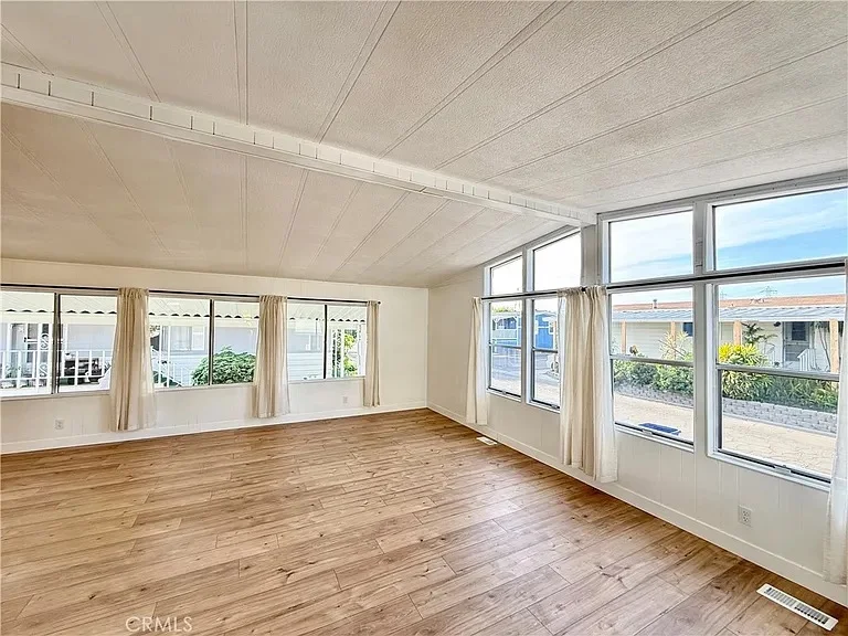 Arvada House: 8386 Zephyr St,