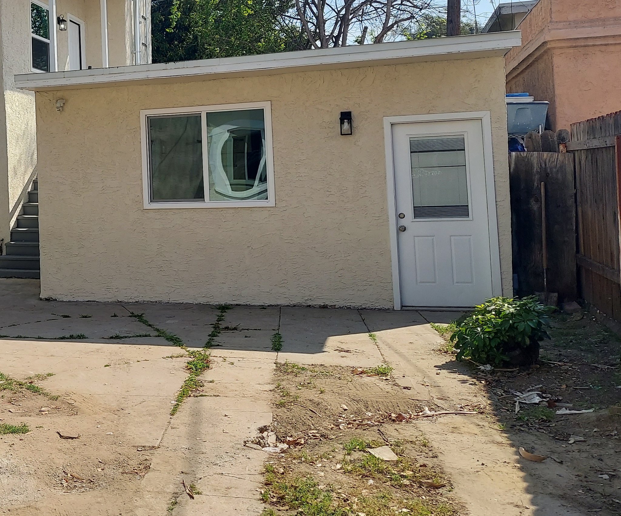 Los Angeles Multiplex: 3904 Dalton Ave