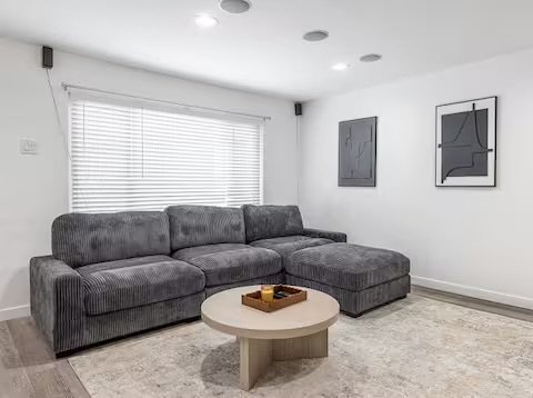 Los Angeles Townhome: 10614 Eastborne Ave
