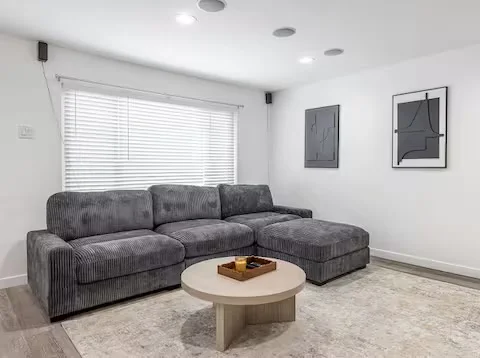 Los Angeles Townhome: 10614 Eastborne Ave