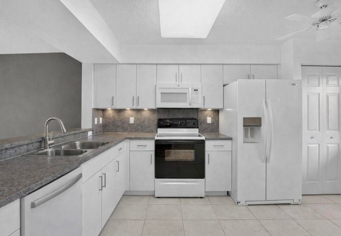 Boynton Beach Condo: 5842 Crystal Shores Drive 205