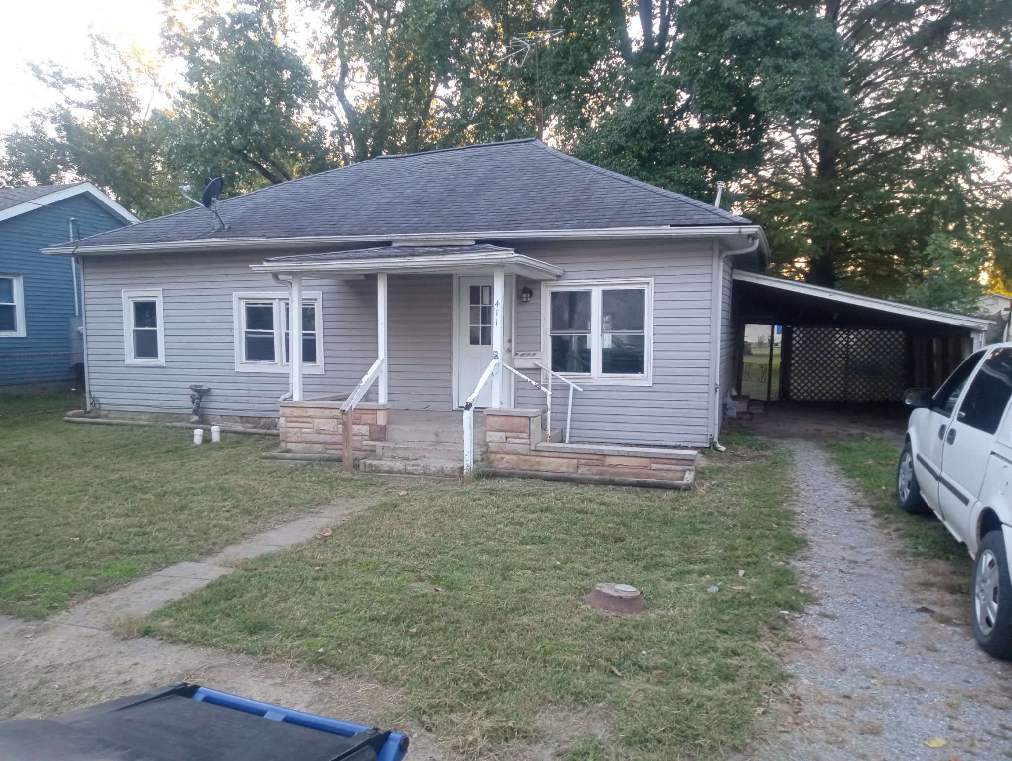 West Frankort House: 411 N Cochran St