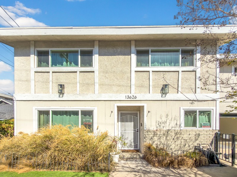 Hawthorne Townhome: 13626 Cerise Ave