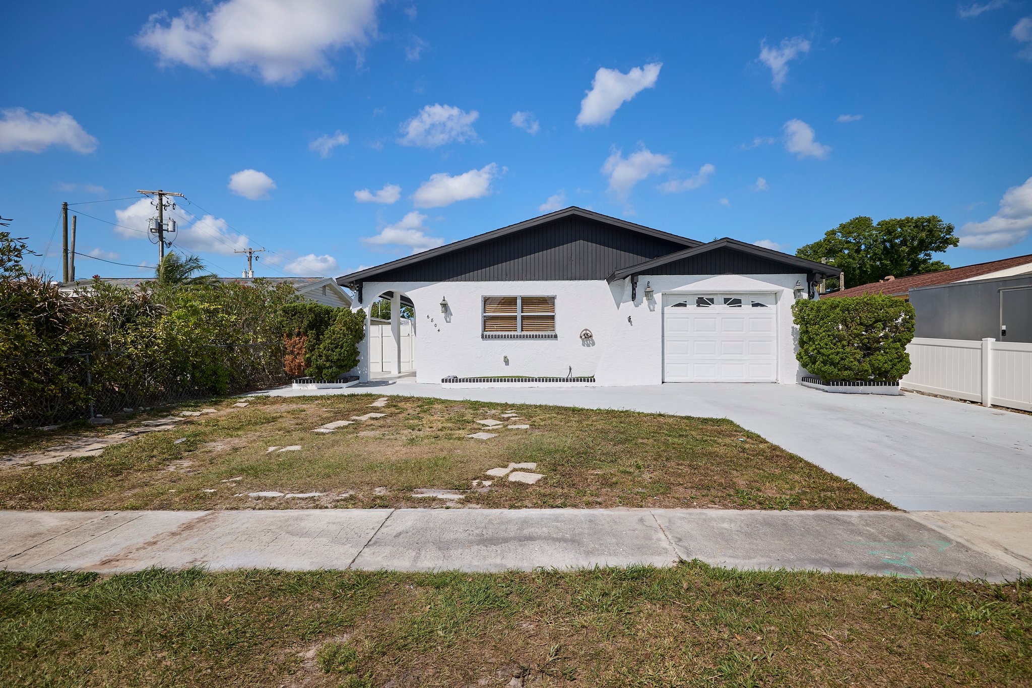 Tampa House: 6804 N Hubert Ave
