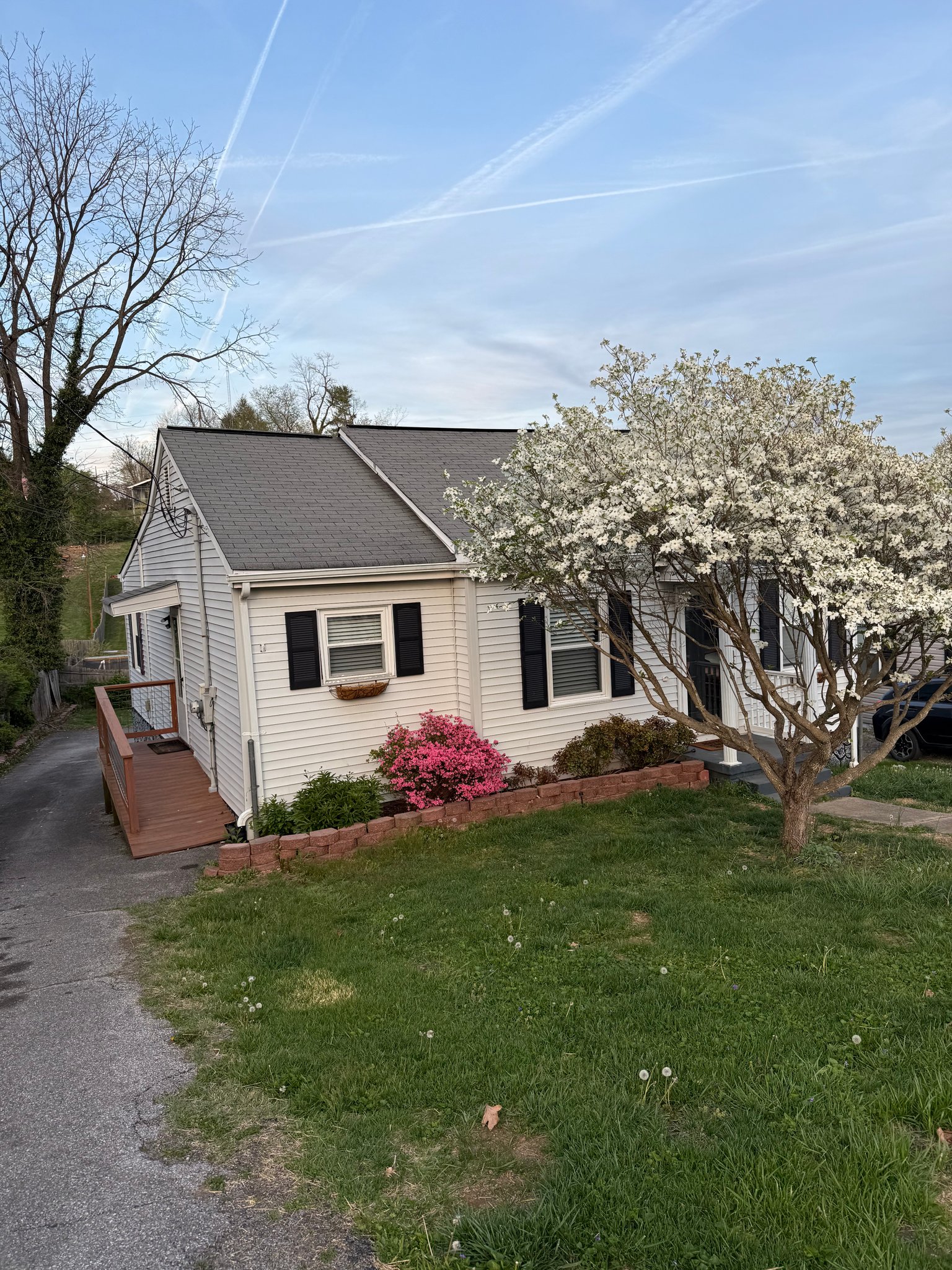 Bristol House: 100 York Dr