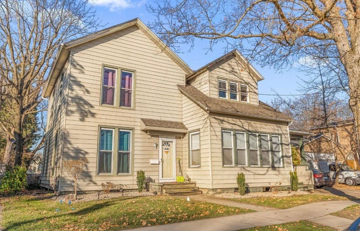 Valparaiso Apartment: 711 Napoleon St