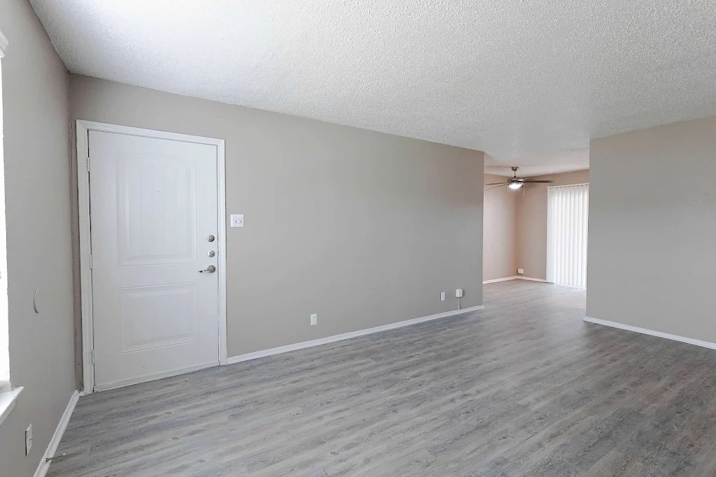 Bedford Apartment: 531 Bedford Rd