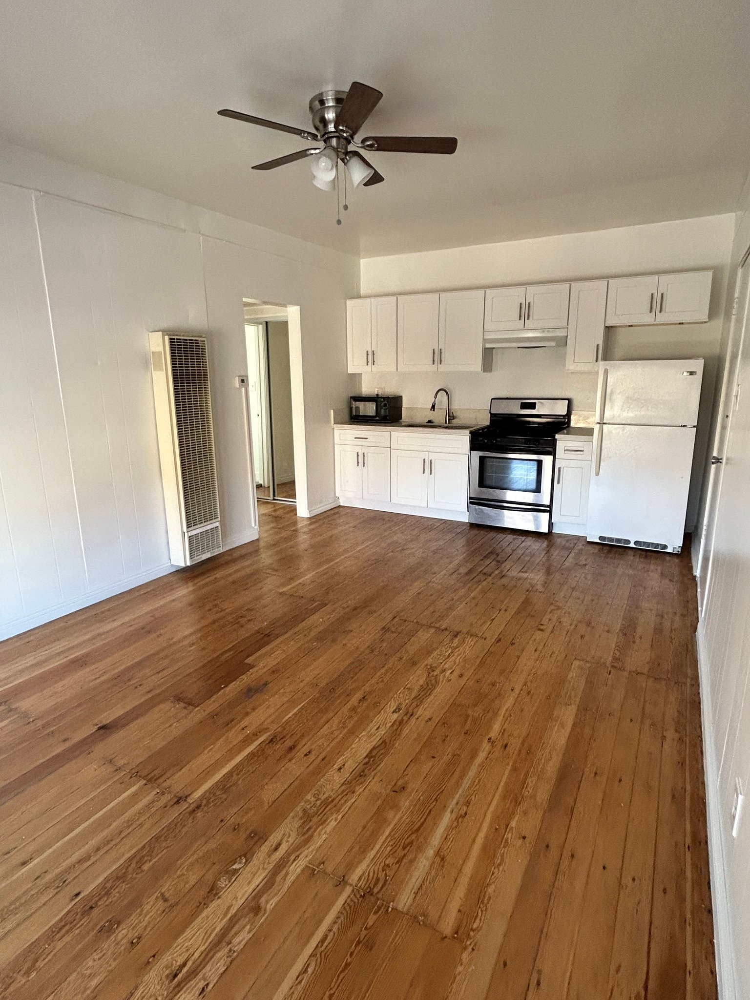 Los Angeles Apartment: 1781 Orchid Ave