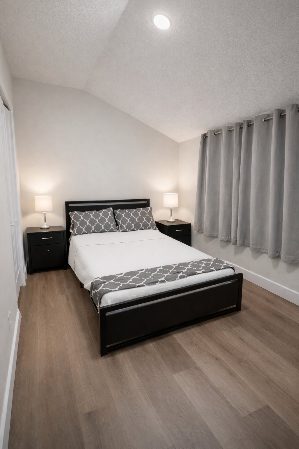 Tampa House: 801 E Knollwood St