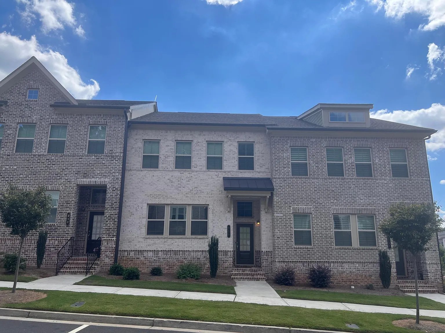 Woodstock Townhome: 256 Commons Ave