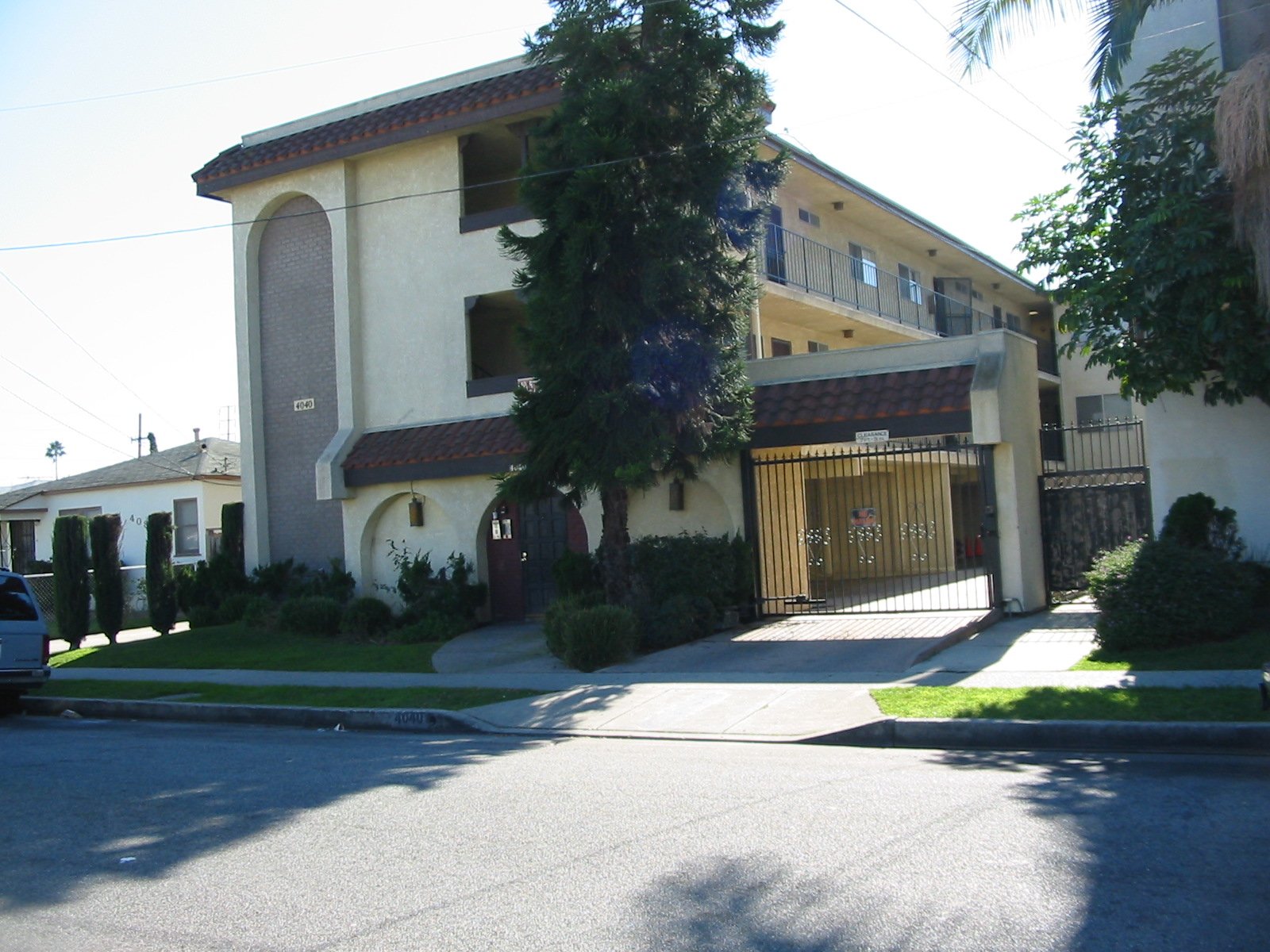 Hawthorne Apartment: 4040 W. 130th Street