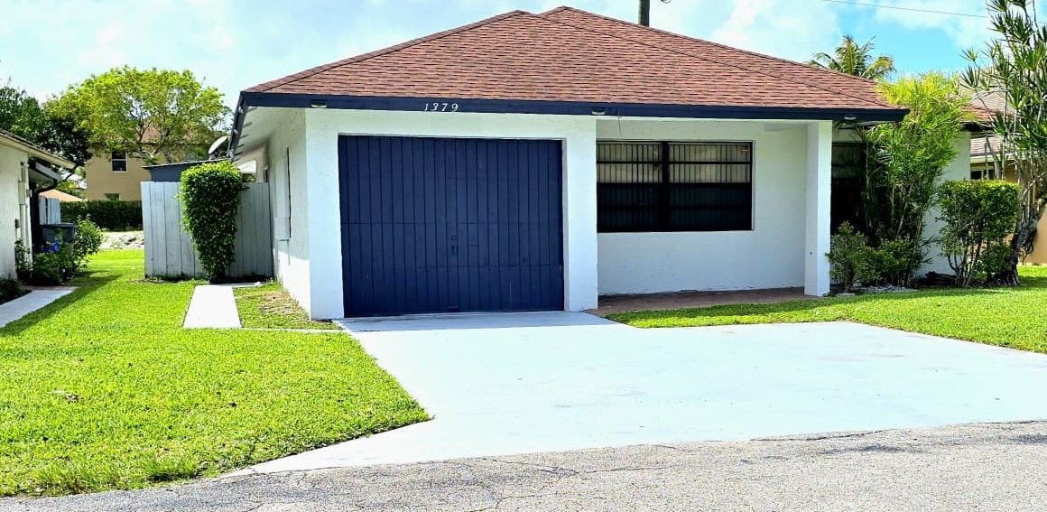 West Palm Beach House: 1379 Summit Run Cir