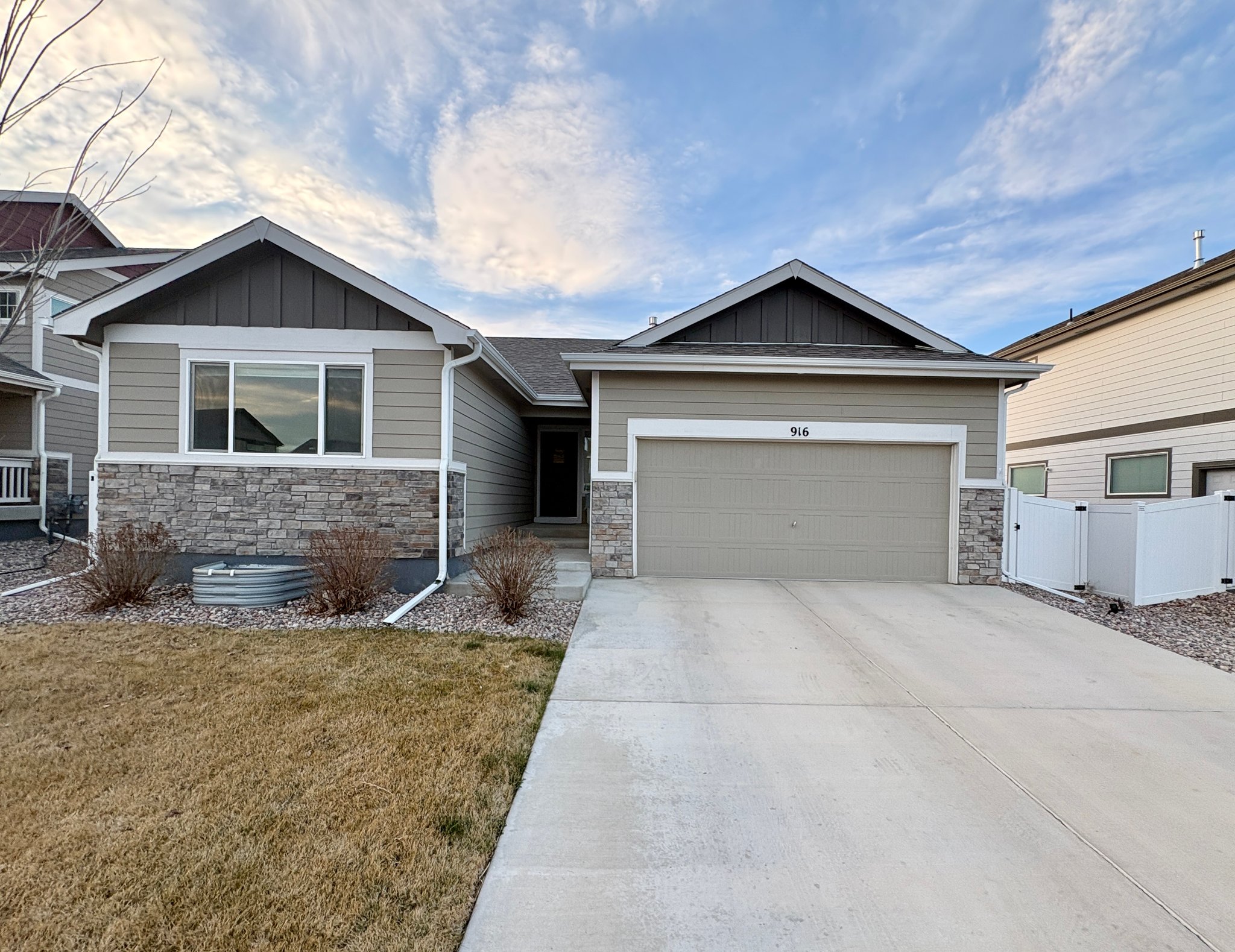 Windsor House: 916 Greenbrook Dr