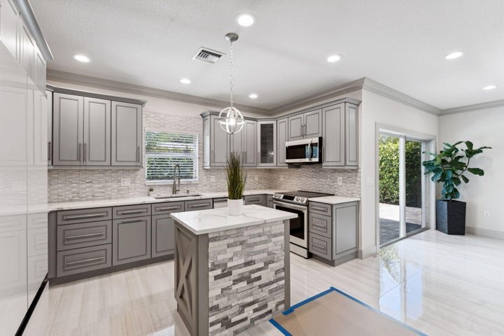 Delray Beach House: 522 Lucky Lane