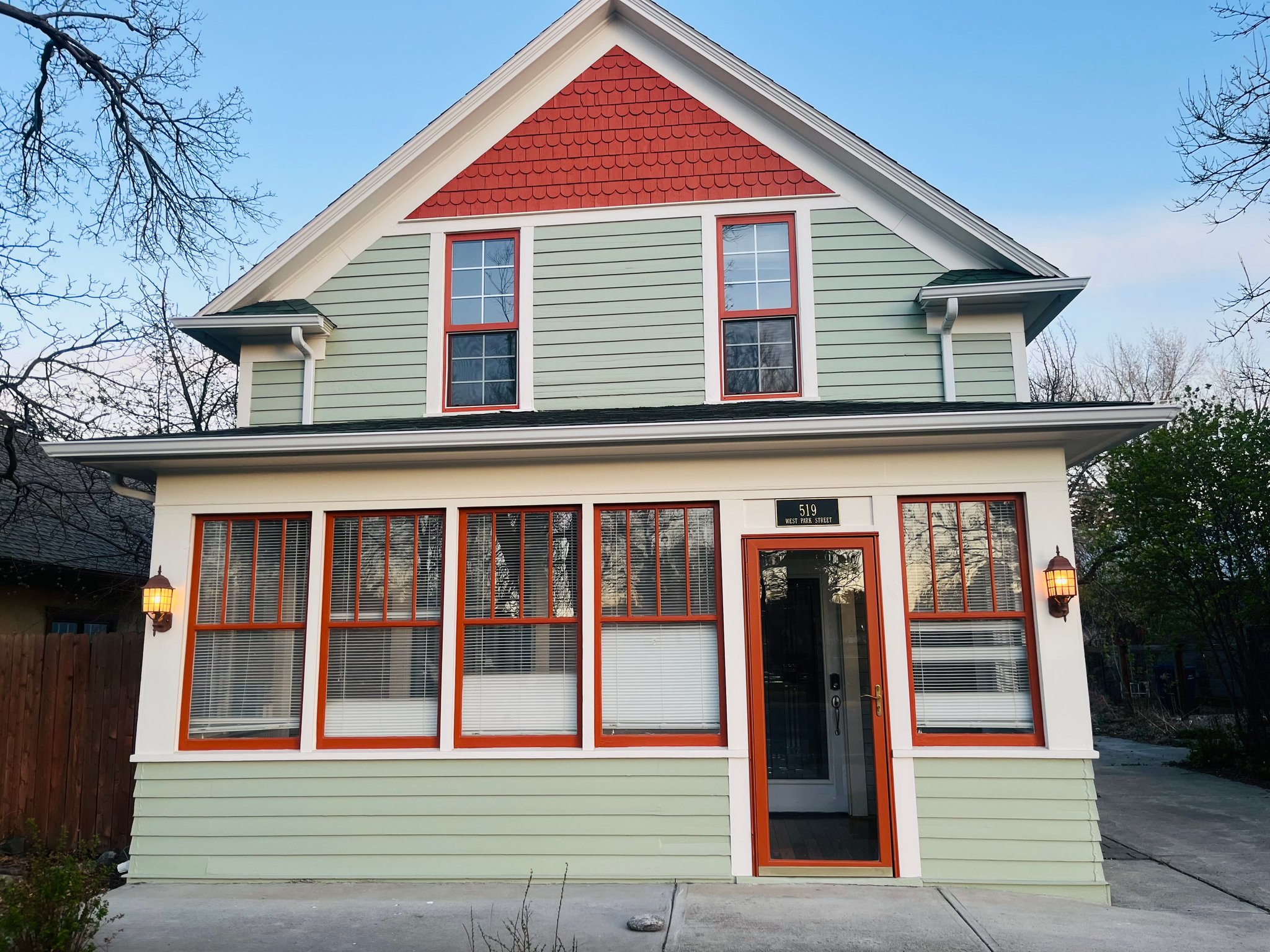 Livingston House: 519 W Park