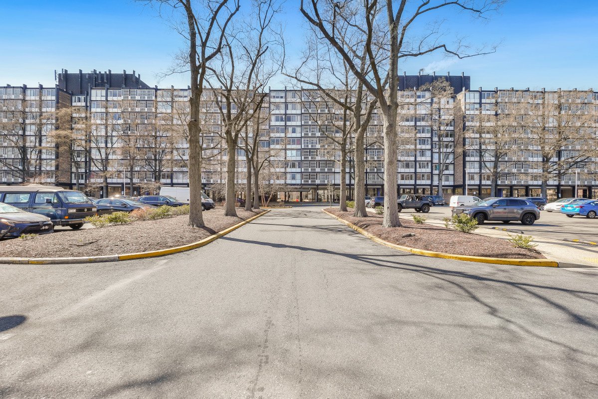 Washington Condo: 1311 Delaware Ave SW