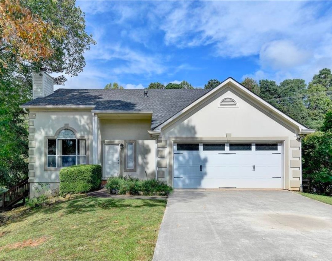 Duluth House: 3250 governors ct