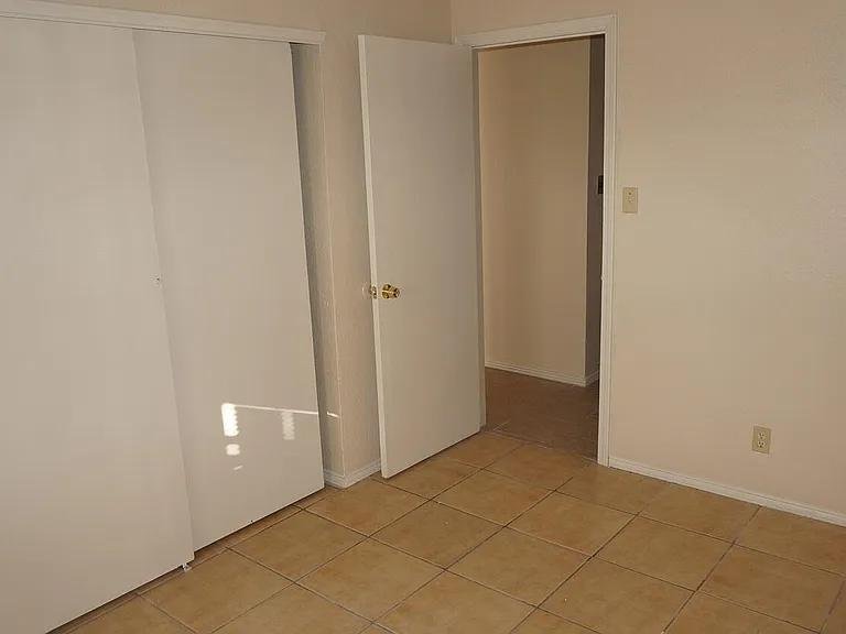 El Paso House: 6060 Bridalveil Dr.