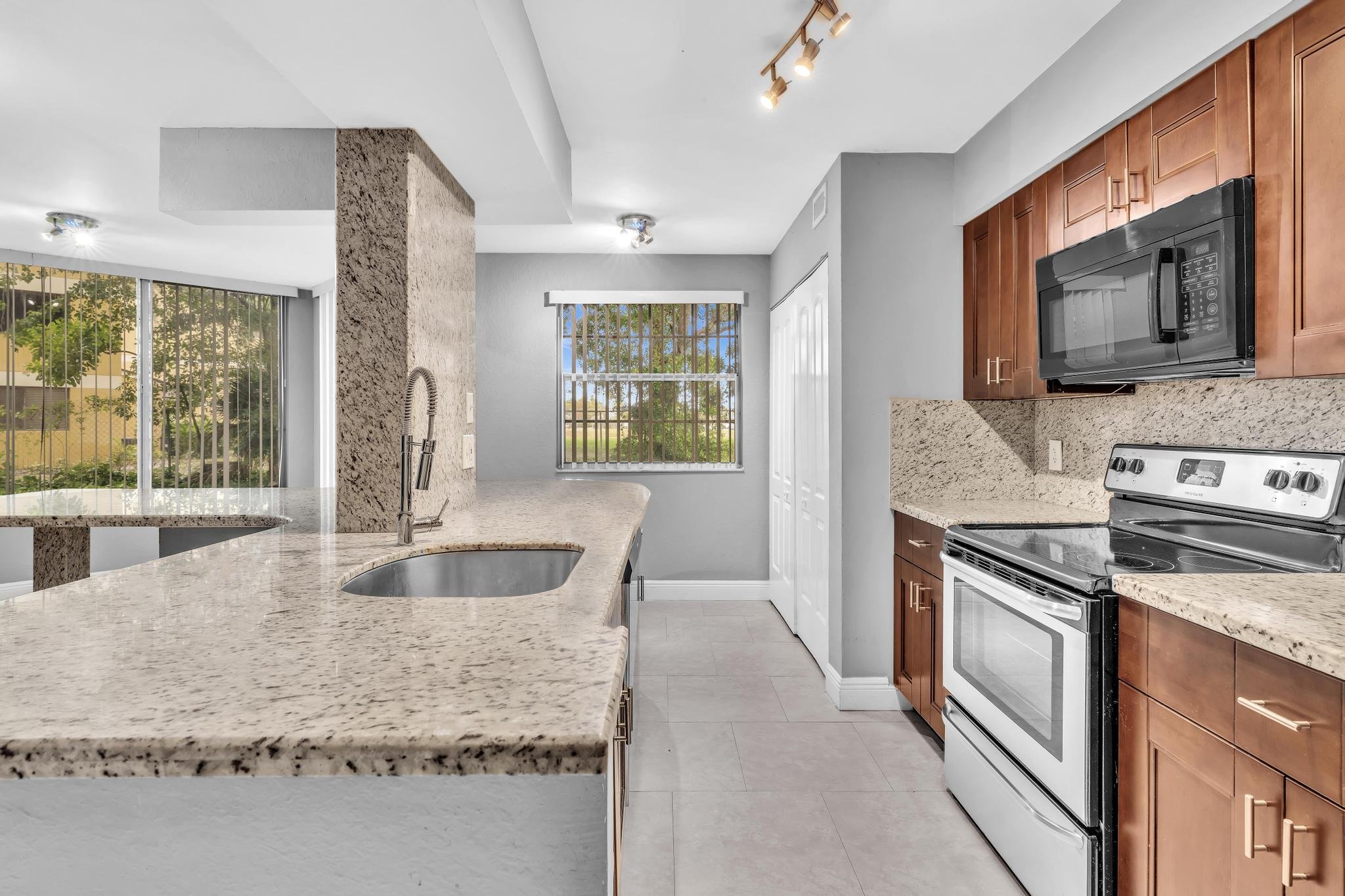 Fort Lauderdale Condo: 2881 North oakland Forest Dr.