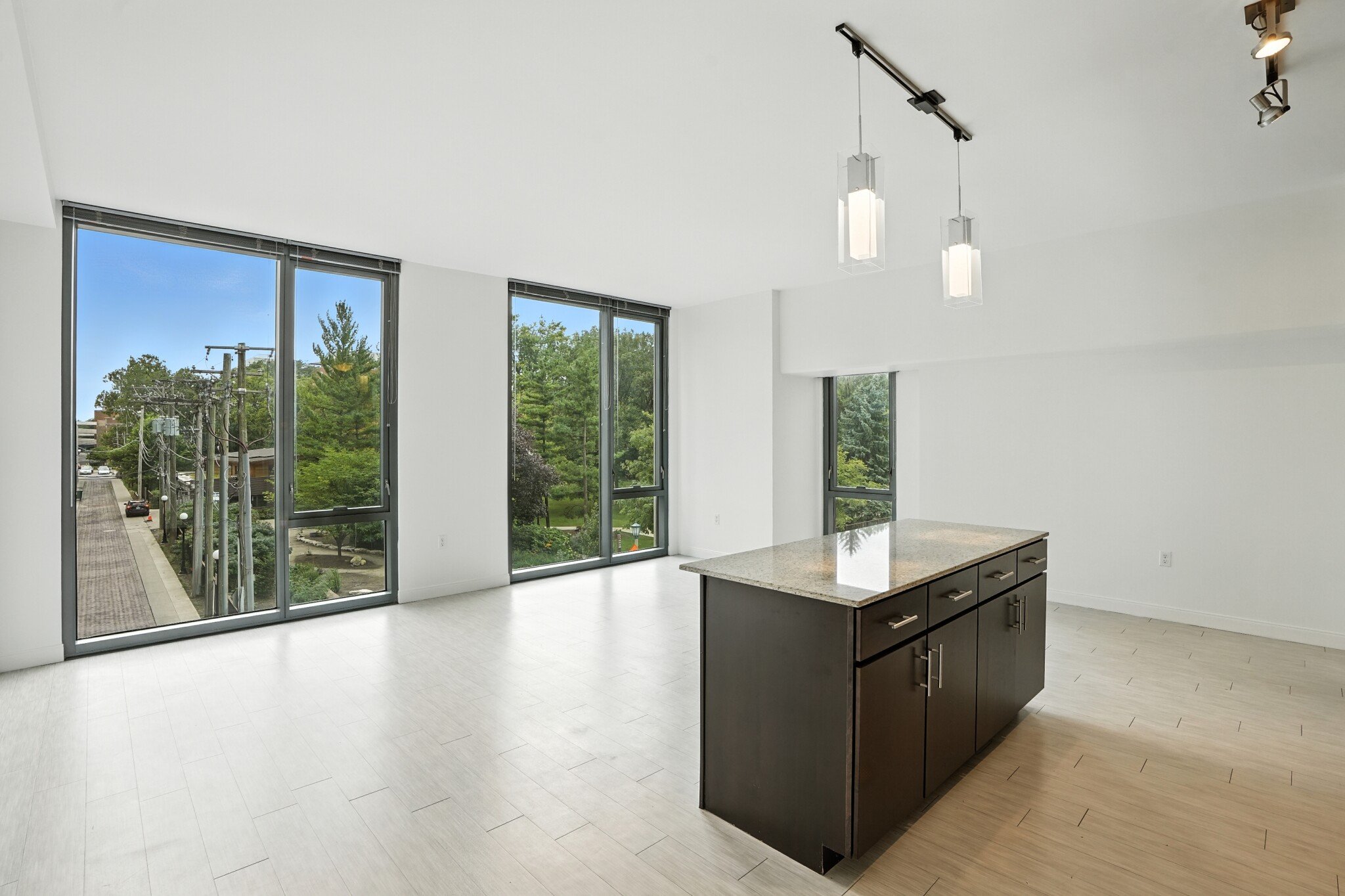 oak park Condo: 155 forest ave