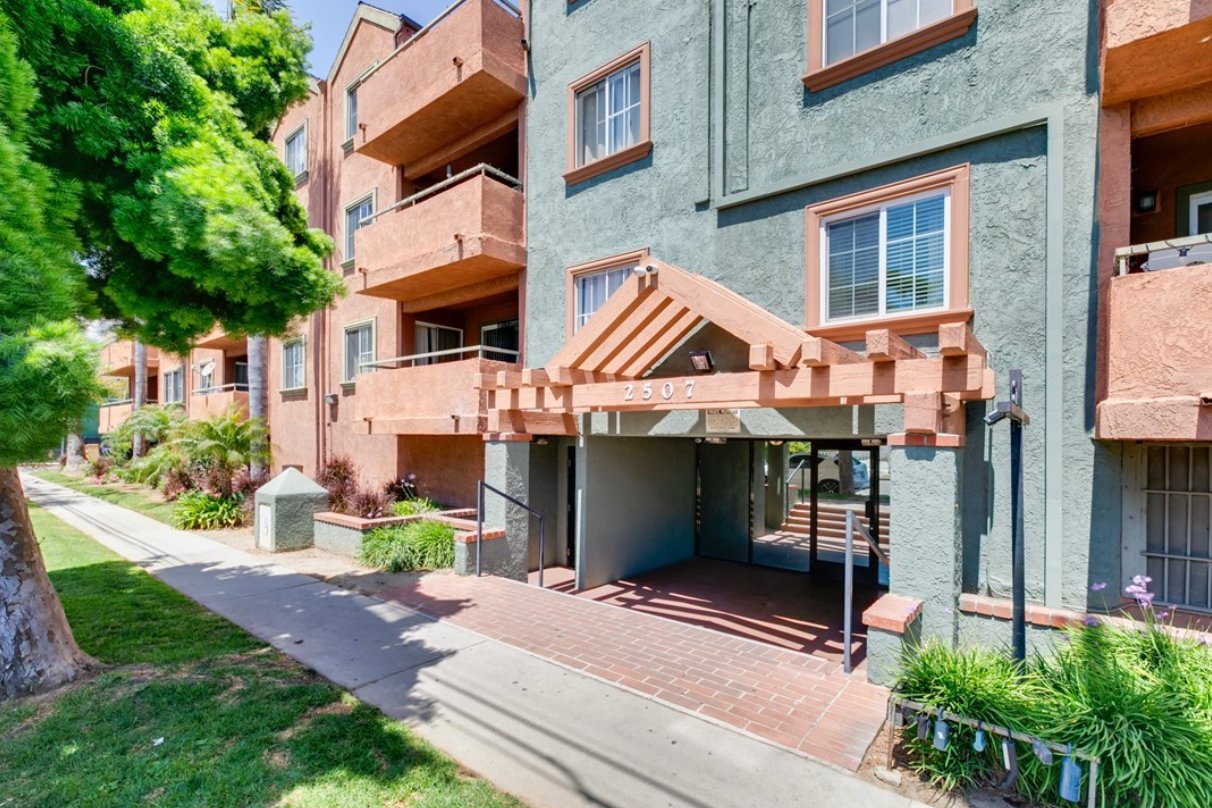 Long Beach Condo: 2507 E. 15th Street