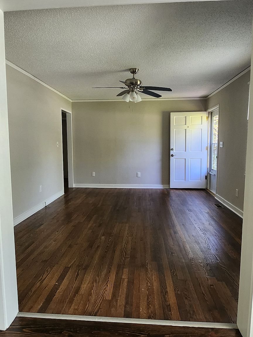 White Settlement House: 701 June Dr
