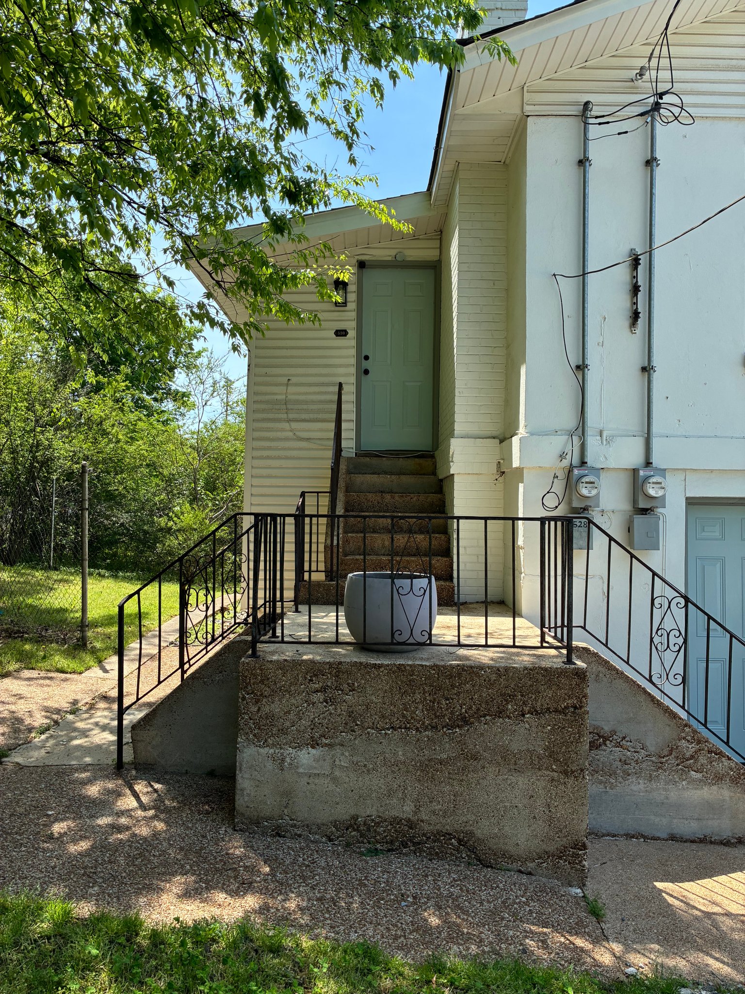 Florence Apartment: 530 N Royal Ave