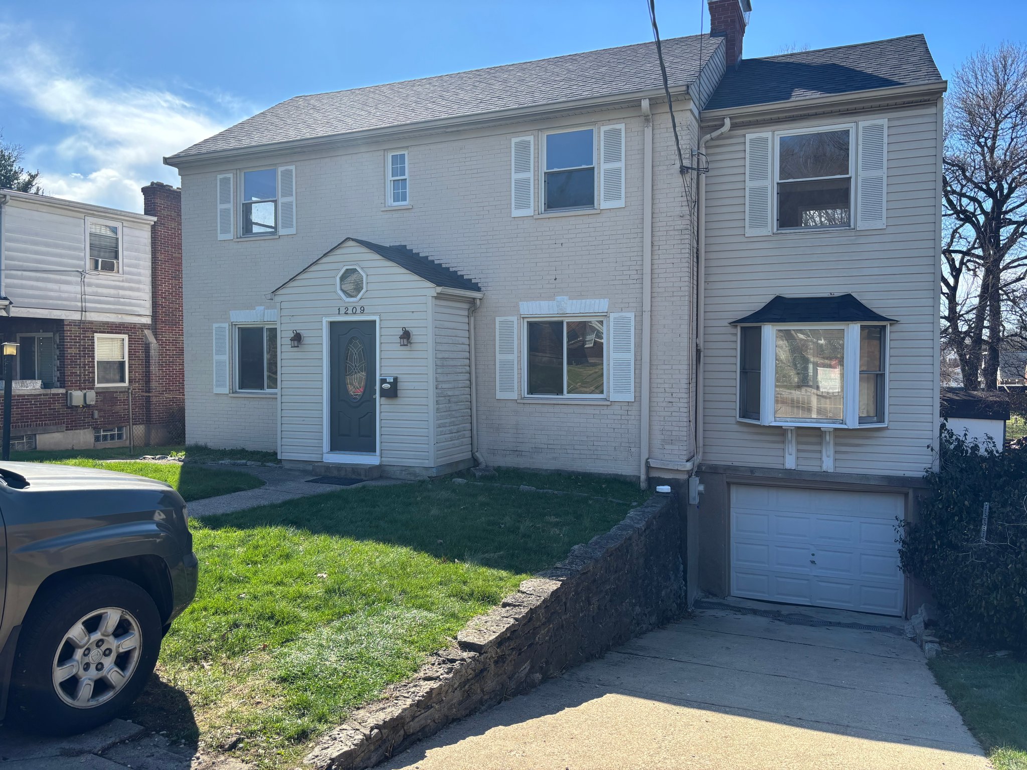 Cincinnati House: 1209 Covedale Ave