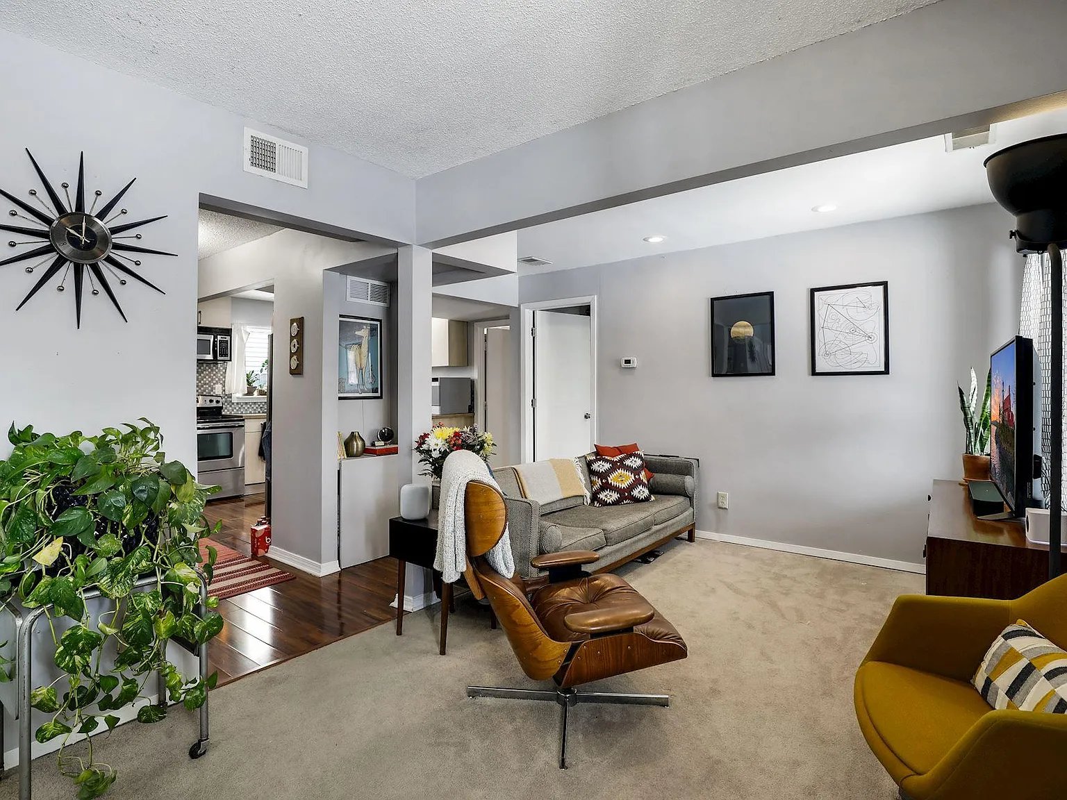 Minneapolis Condo: 1009 Lowry Ave NE