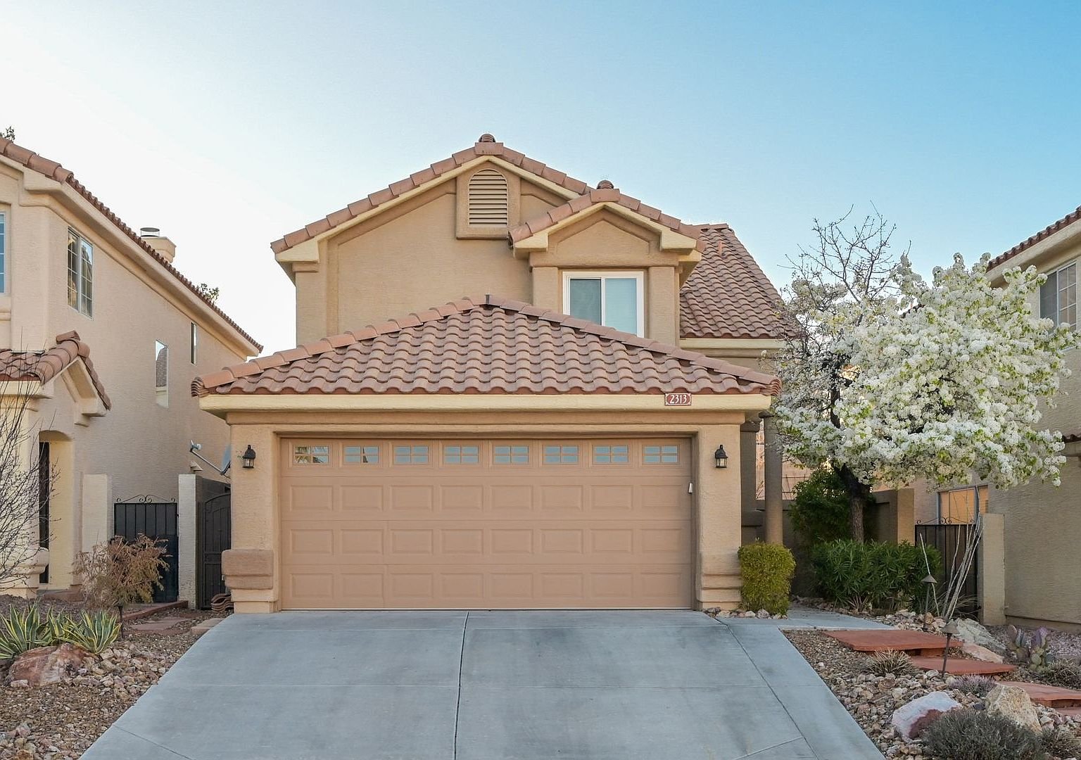 Las Vegas House: 2313 Pine Bluff Ct