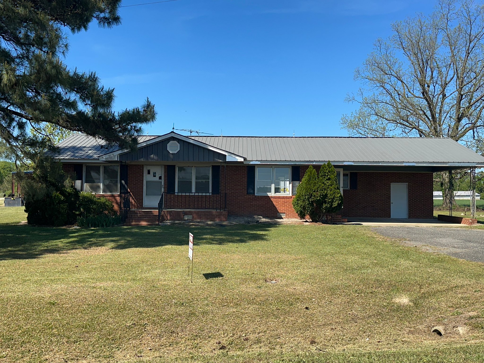 Newton Grove House: 904 Langston Rd