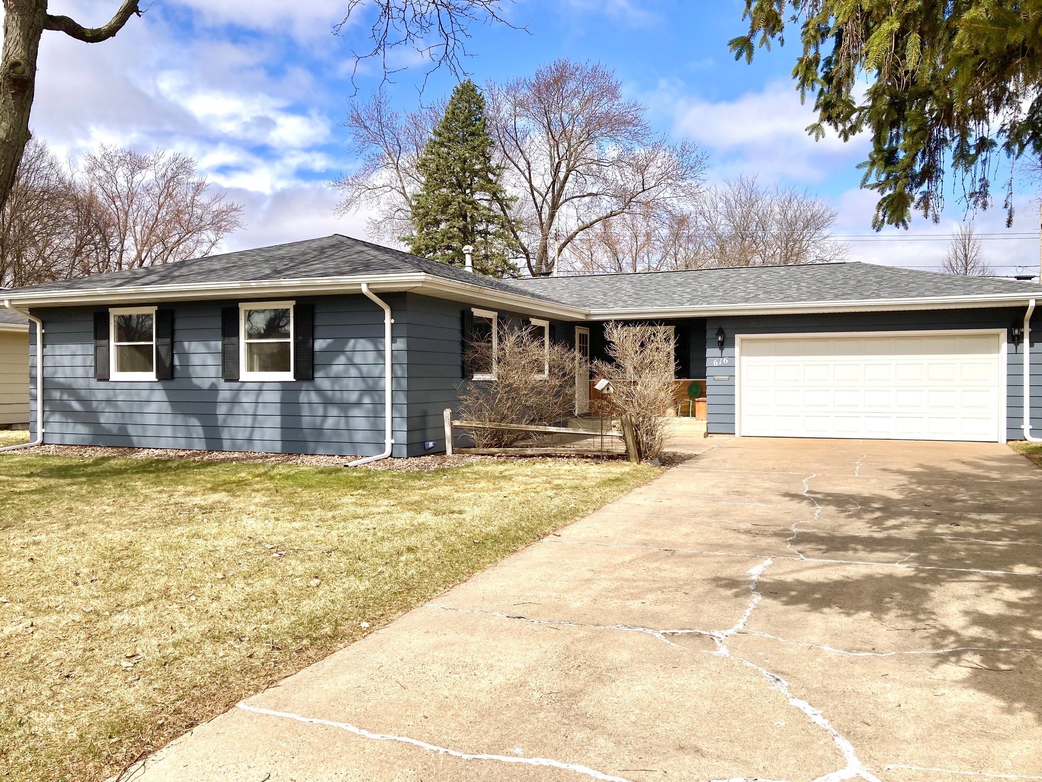 Eau Claire House: 616 East Fillmore Avenue