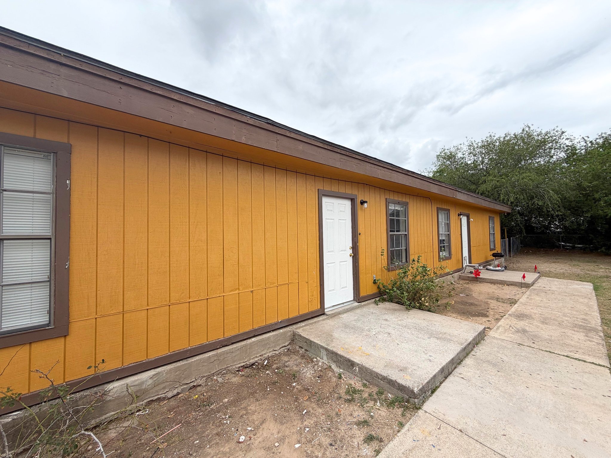 Laredo Apartment: 1918 N Smith Ave