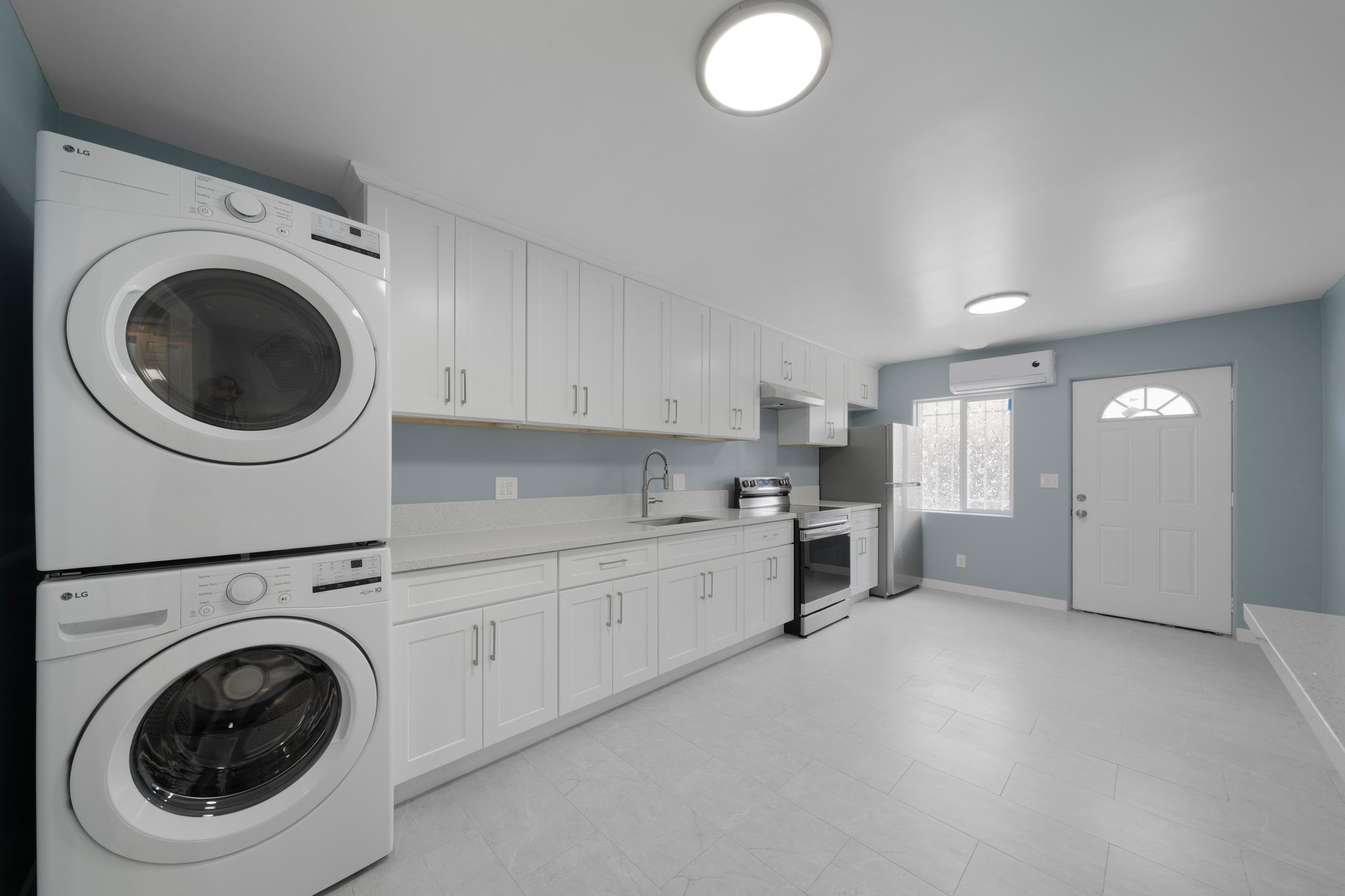 Long Beach Apartment: 808 Saint Louis Ave