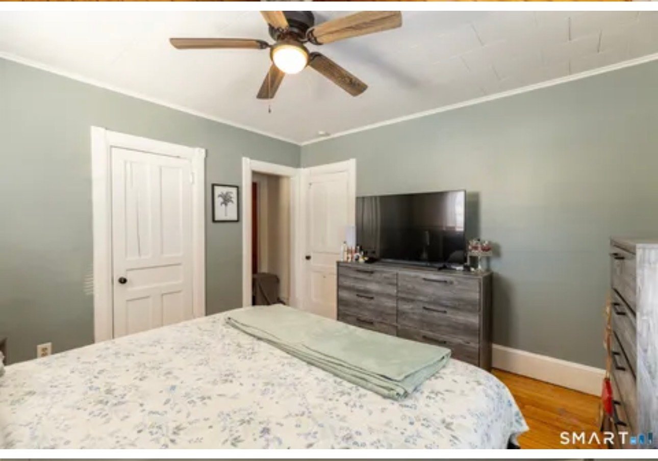 Windsor Locks Apartment: 20 Pleasant St