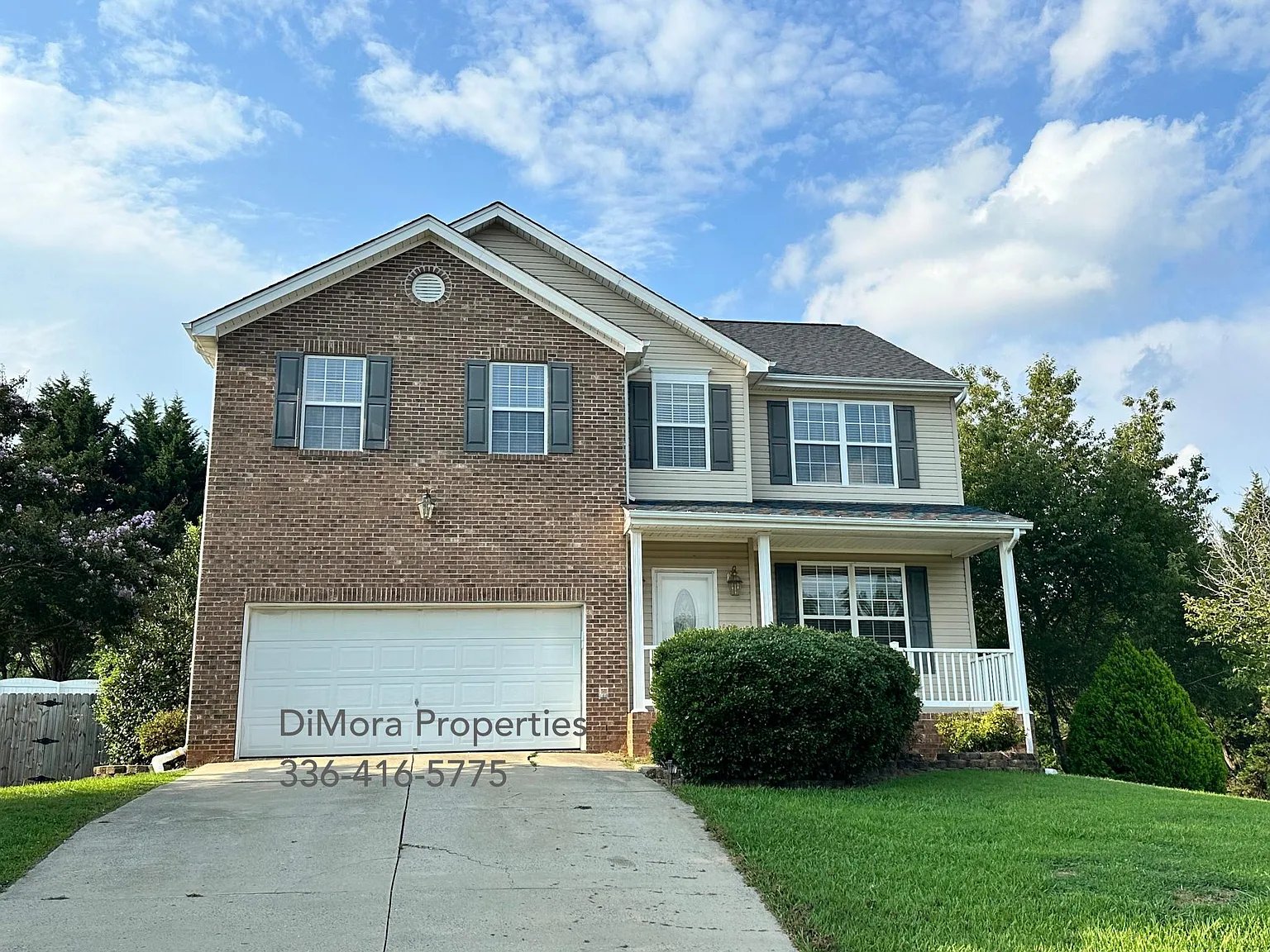 Kernersville House: 8017 Hill N Dale Dr