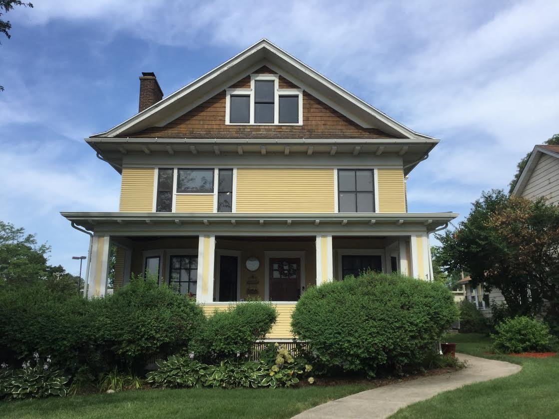 Batavia House: 113 N Batavia Ave