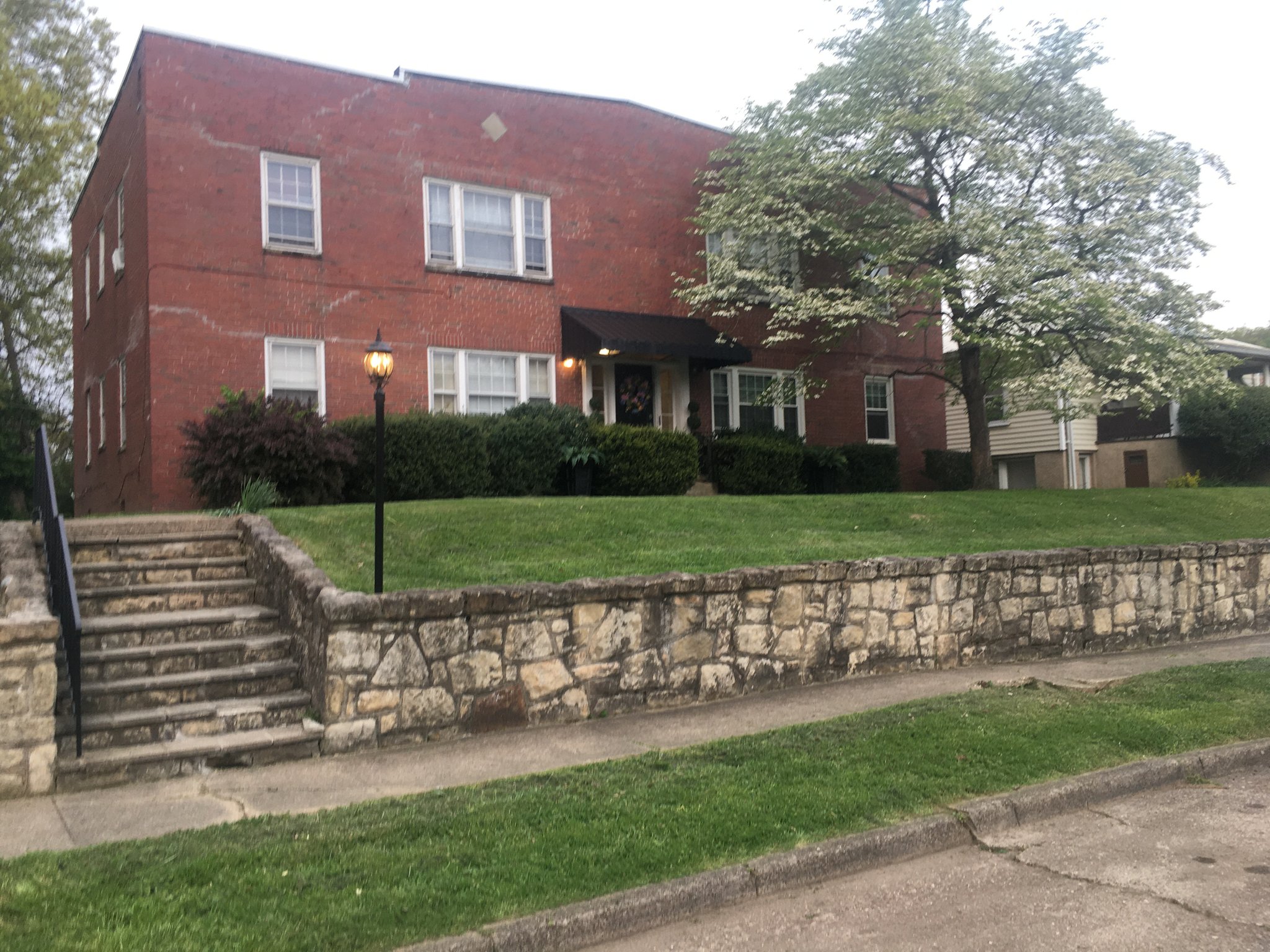 Huntington Apartment: 1037 6th Street West
